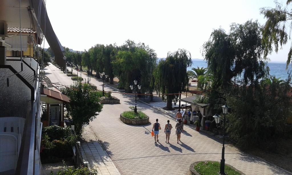 Seaside Studios Paralia Dionysiou Exterior photo