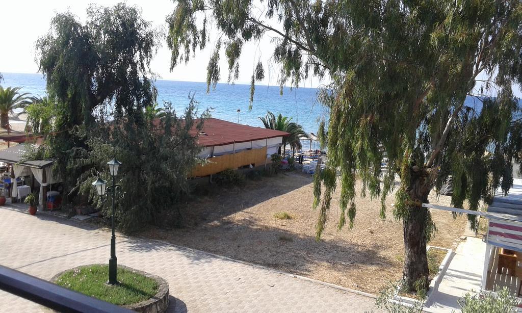 Seaside Studios Paralia Dionysiou Exterior photo