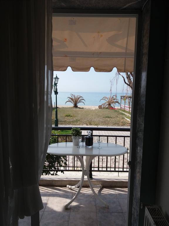 Seaside Studios Paralia Dionysiou Exterior photo
